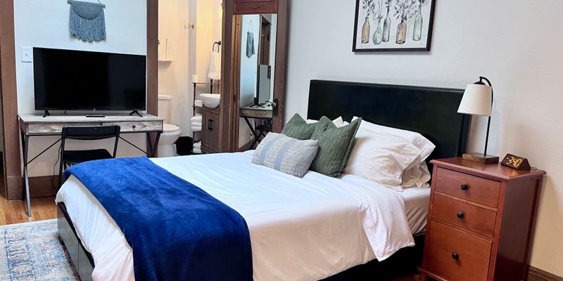 Kirksville Apartment: 106 W Harrison St