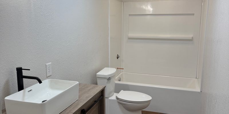 Medford House: 804 Humphrey St