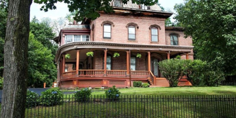 Newburgh Apartment: 317 Grand Street