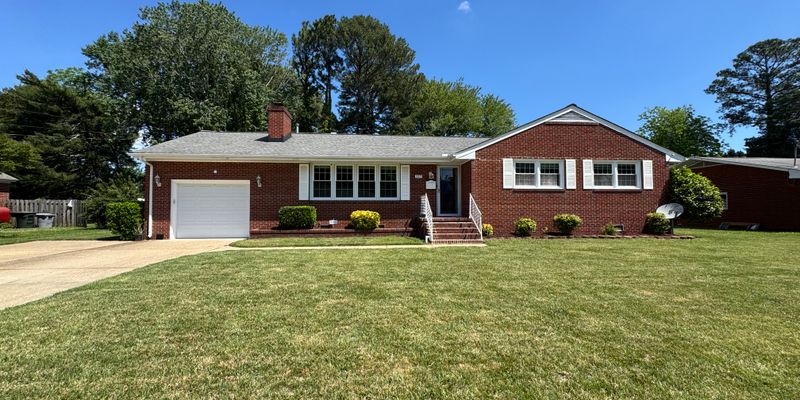 Hampton House: 117 Southerland Dr