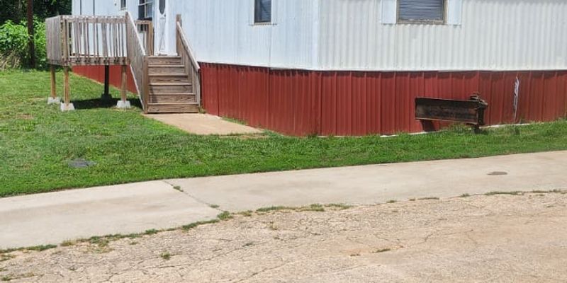 Connelly Springs House: 8364 Cedar St