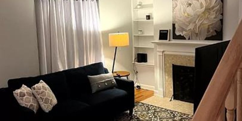 Columbus House: 1740 E Broad St