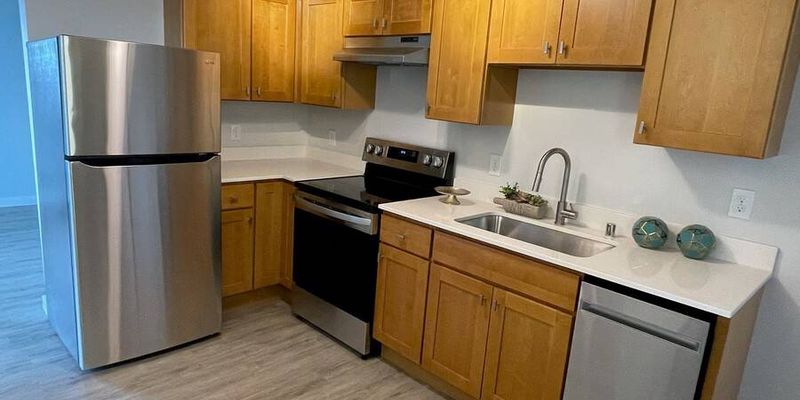 Everett Apartment: 3130 Broadway