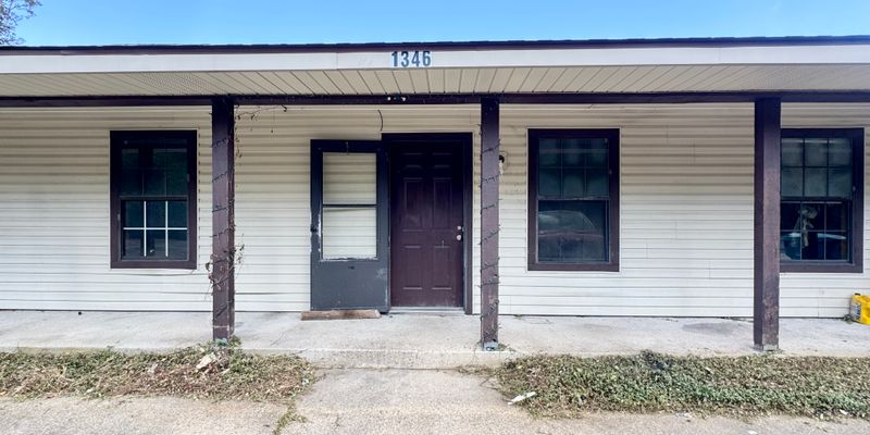 Sulphur House: 1346 S Post Oak Rd