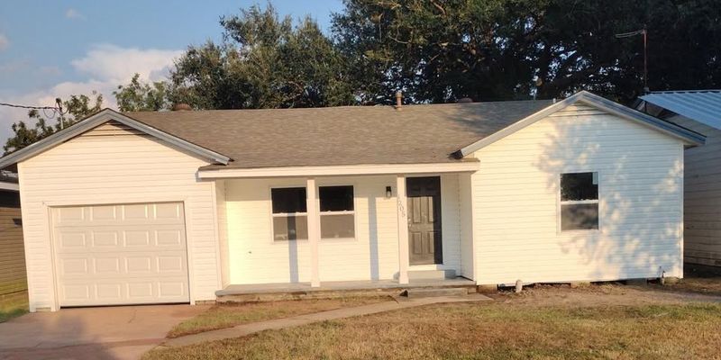 Orange House: 1205 S Georgia St