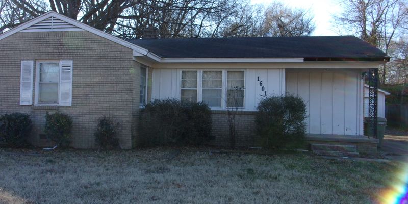 Memphis House: 1601 Haywood Ave