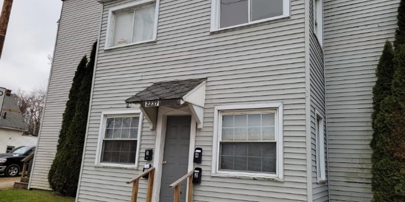 Toledo Apartment: 2237 Broadway St