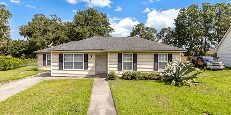 Richmond Hill House: 402 Sterling Creek Dr