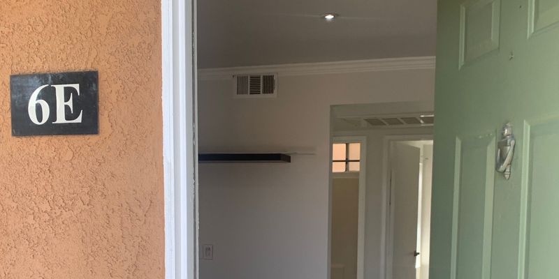 Lake Elsinore House: 16377 Lakeshore Dr