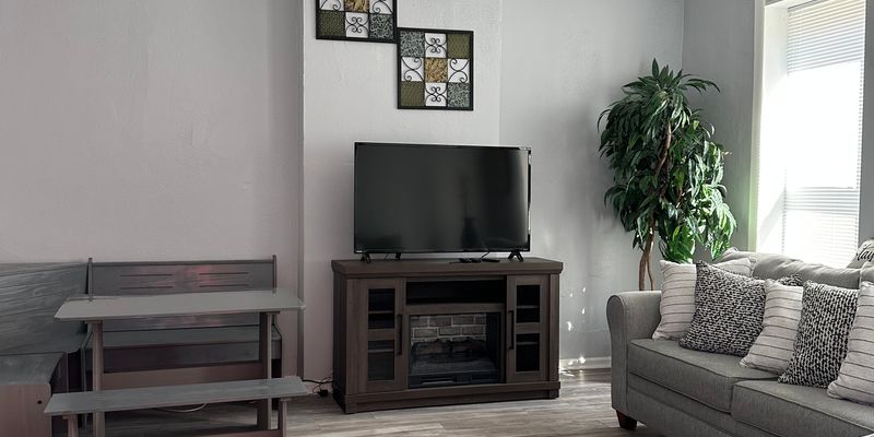 St. Louis House: 3209 Iowa Ave