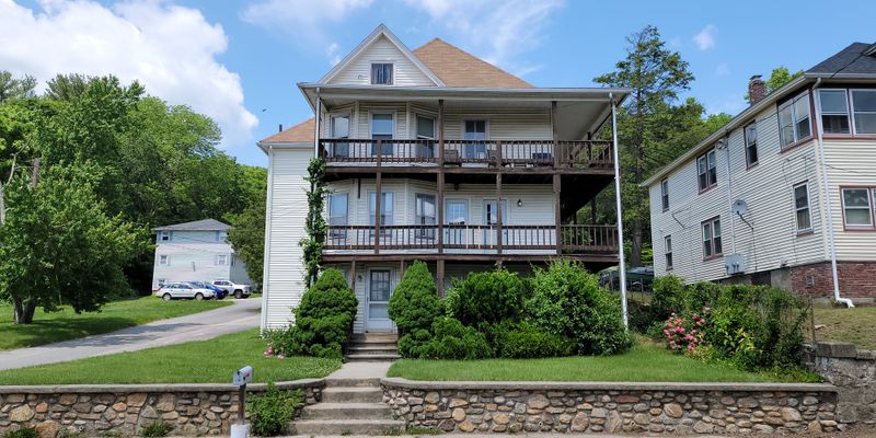 Northbridge Apartment: 103 School St