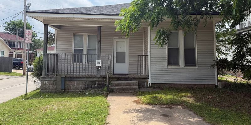 Norman House: 320 W Duffy St