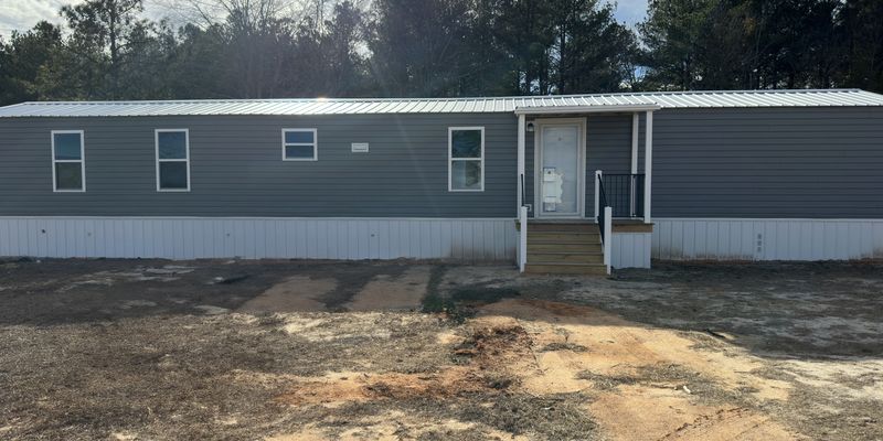 Jefferson House: 72 Rolandale Ln
