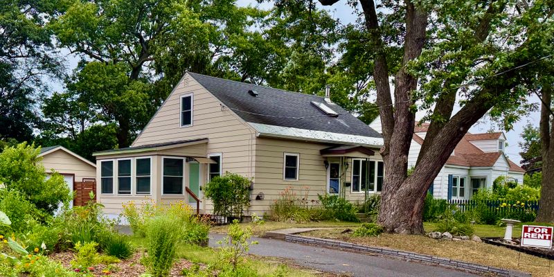 Burlington House: 72 Loaldo Dr