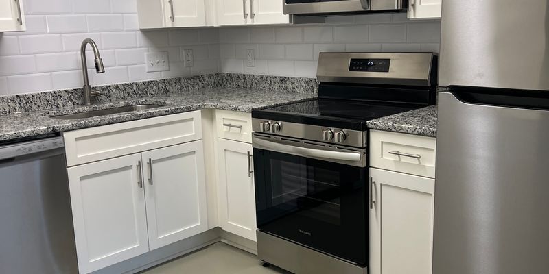 Pulaski Apartment: 500 Pico Terrace