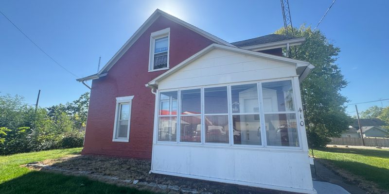 Warsaw Apartment: 410 E Winona Ave