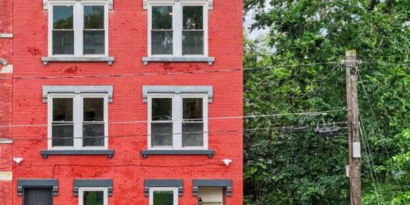 Cincinnati Apartment: 427 Whiteman St