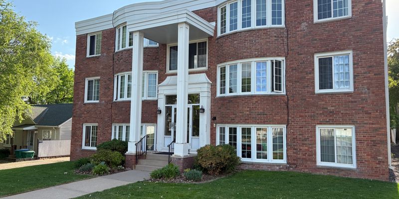 St. Louis Park Apartment: 3030 Lynn Avenue