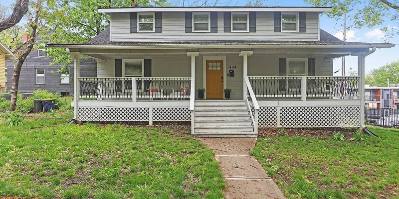 Kansas City House: 404 E 41st St