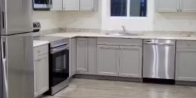 warden Apartment: 809 W 8th St