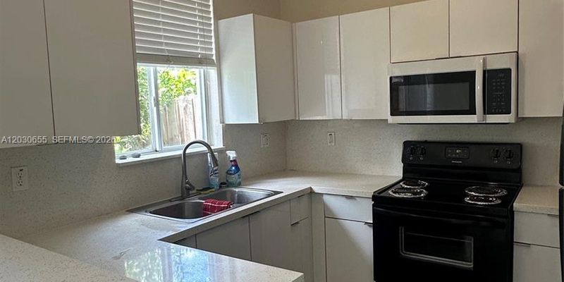 Homestead Townhome: 2330 SE 10th St #2330