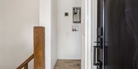 19-web-or-mls-669 E. 8th ave -19.jpg