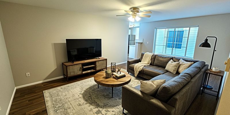 Seattle Apartment: 3418 NE 65th St
