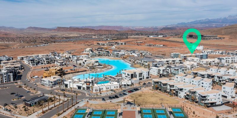 St. George House: 757 W Periwinkle Ln #210