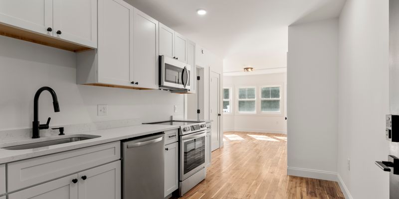 Beverly Apartment: 8 Enon St