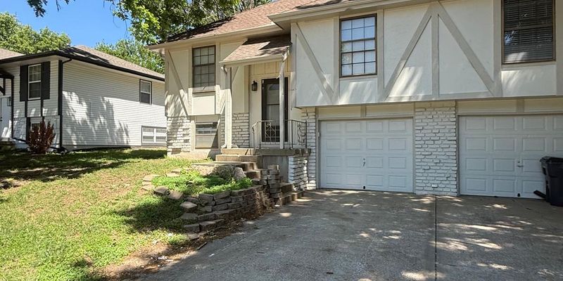 Olathe House: 2004 E Cedar St