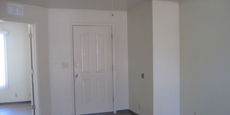 Willcox Apartment: 426 S Bowie Ave
