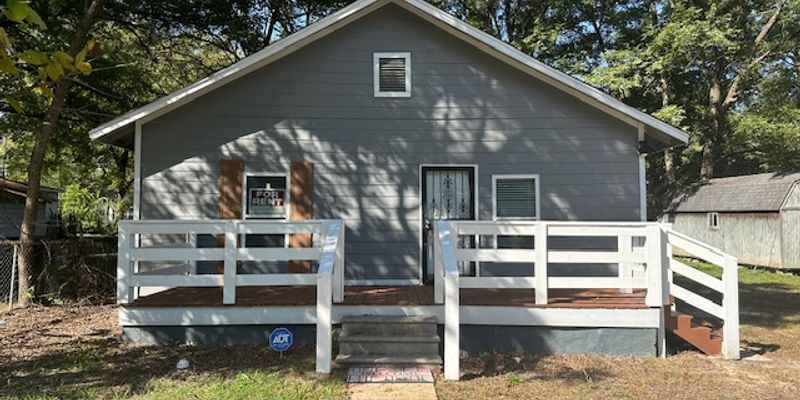 Milan House: 2099 Forest St