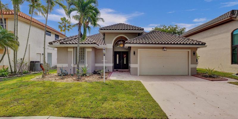 Hollywood House: 11042 Topeka Pl