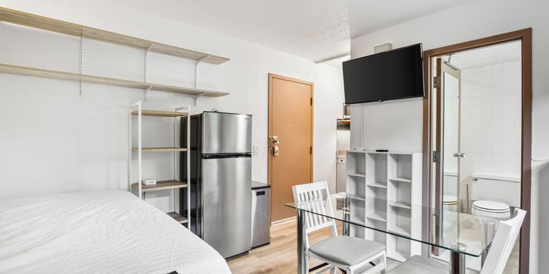 Madison Apartment: 934 High St