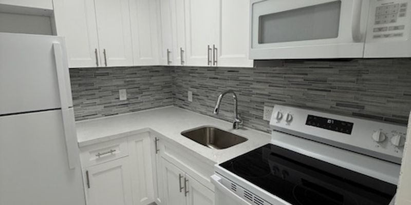 Sunrise Apartment: 5962 NW 19th St