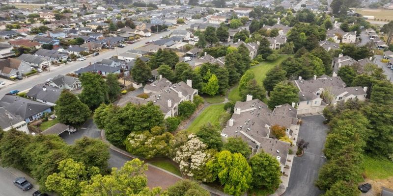 Half Moon Bay Apartment: 240 Amesport Landing