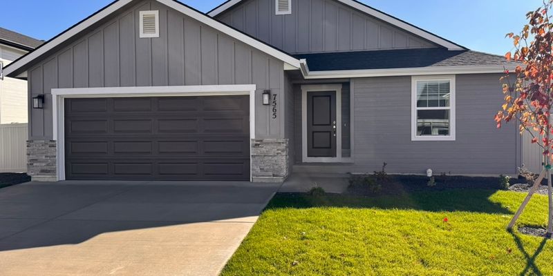 Nampa House: 7565 E Edison St