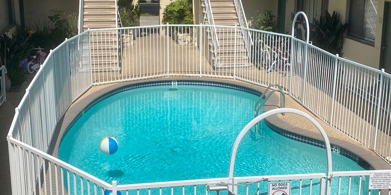 Los Angeles Apartment: 1507 Federal Ave