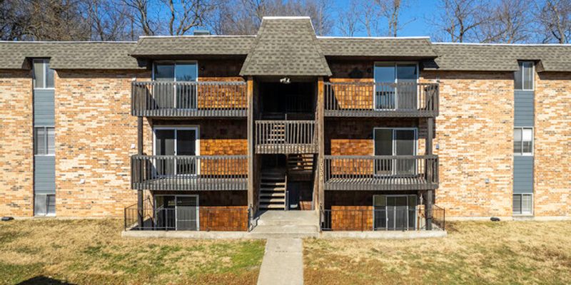 Shawnee Apartment: 10302 W 62nd St