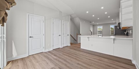 14-2833 Statesville Ave-14.jpg