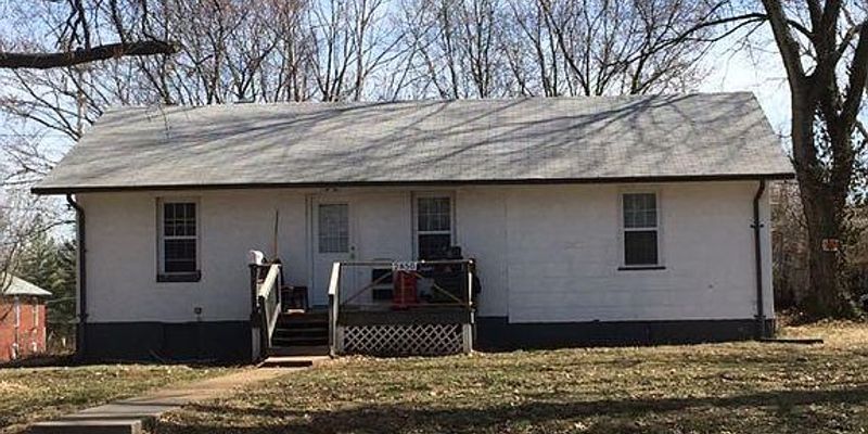 St. Louis House: 2850 Lyndhurst Ave
