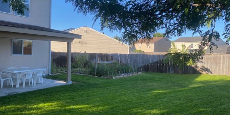 Middleton House: 218 E Roselake Dr