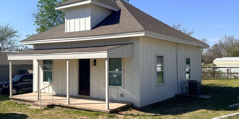 Sapulpa House: 1139 E Moman Ave