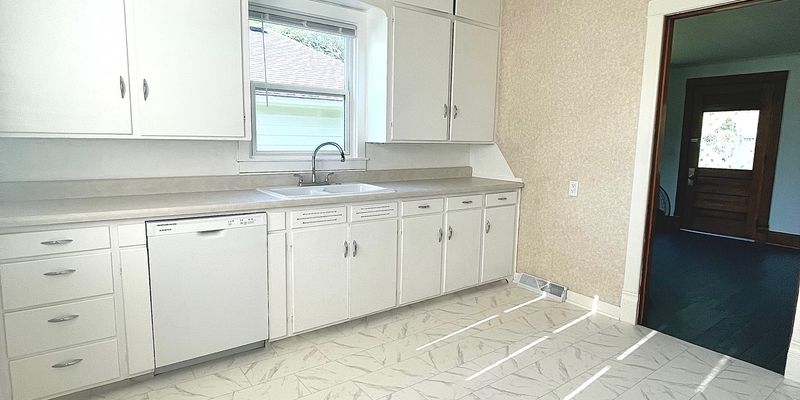 Escanaba Apartment: 1016 Stephenson Avenue