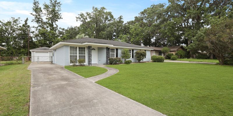 Savannah House: 517 San Anton Dr
