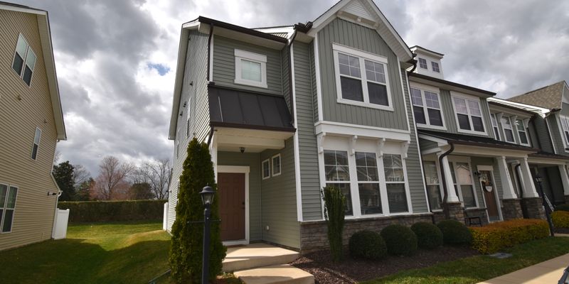 Mechanicsville Townhome: 8043 Rutland Village Dr