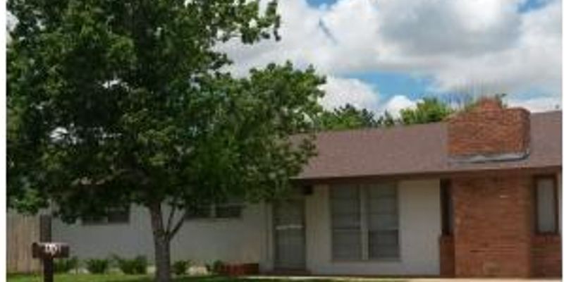 Clovis House: 112 Manson Dr