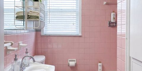 Staged Full Bath.jpg