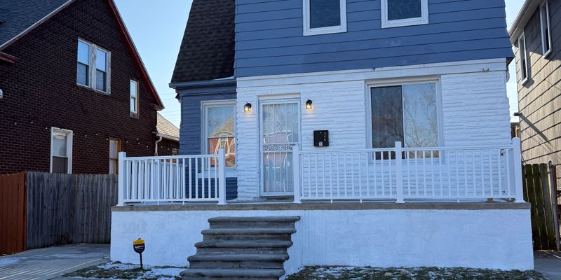 Detroit House: 713 Clairmount Ave