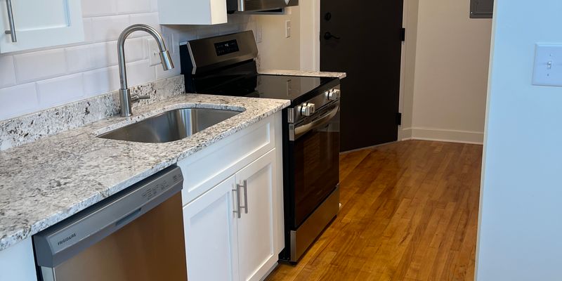 Pulaski Apartment: 500 Pico Terrace